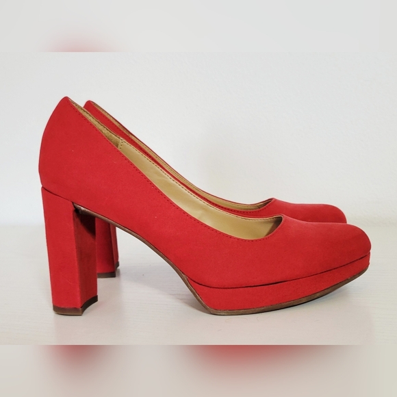 Naturalizer Red Women's Pumps - Picture 3 of 11